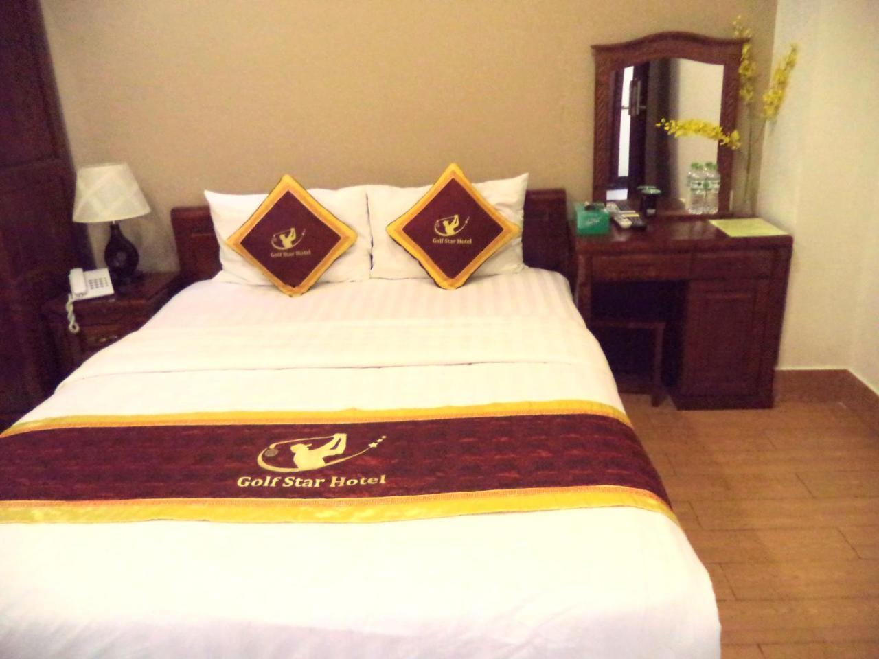 Khách sạn Golf Star 2*